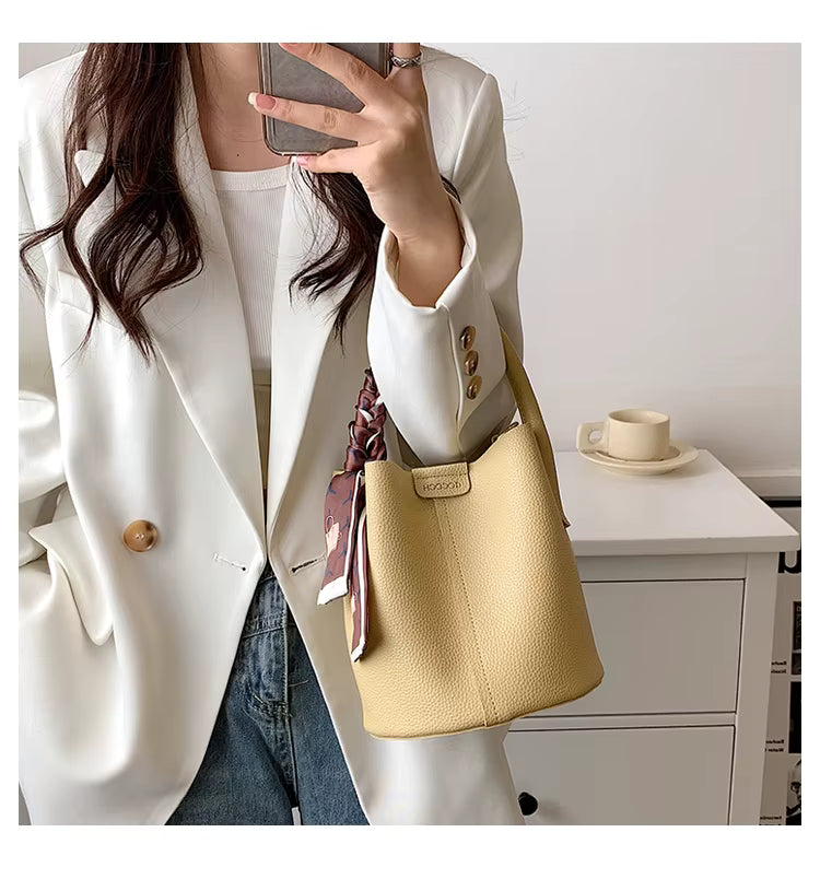 Céleste Belle Bucket Bag